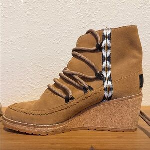 Pendleton Tan and Blue Sole